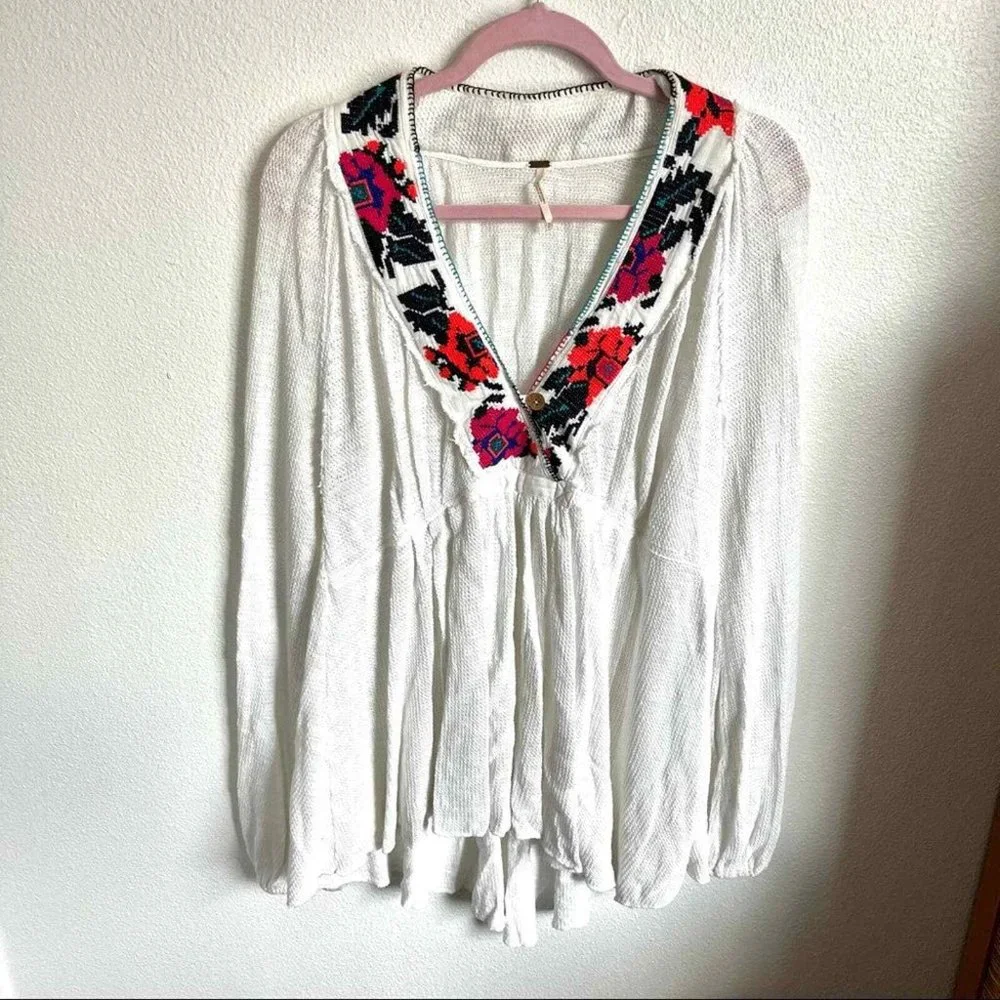Rare Free People White Rose Red Embroidered Tunic Top - Picture 3 of 8